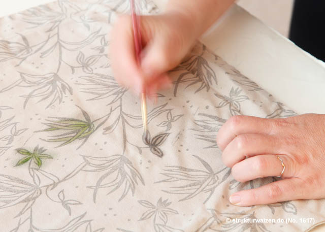 fabric print with leaf pattern for colouring by hand