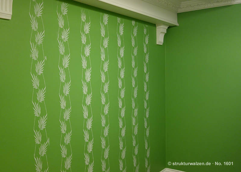 pattern roller 1601 - palm leafs white on green wall