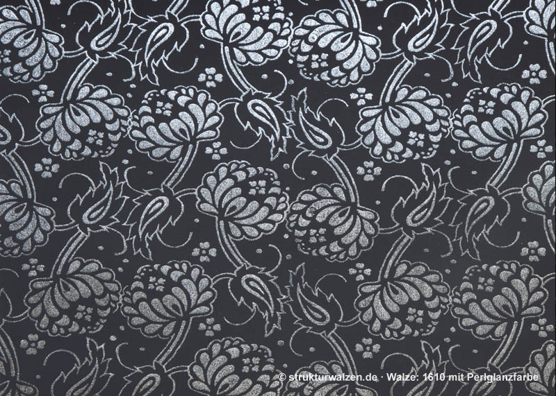 pattern with acanthus leaf and pearl colour